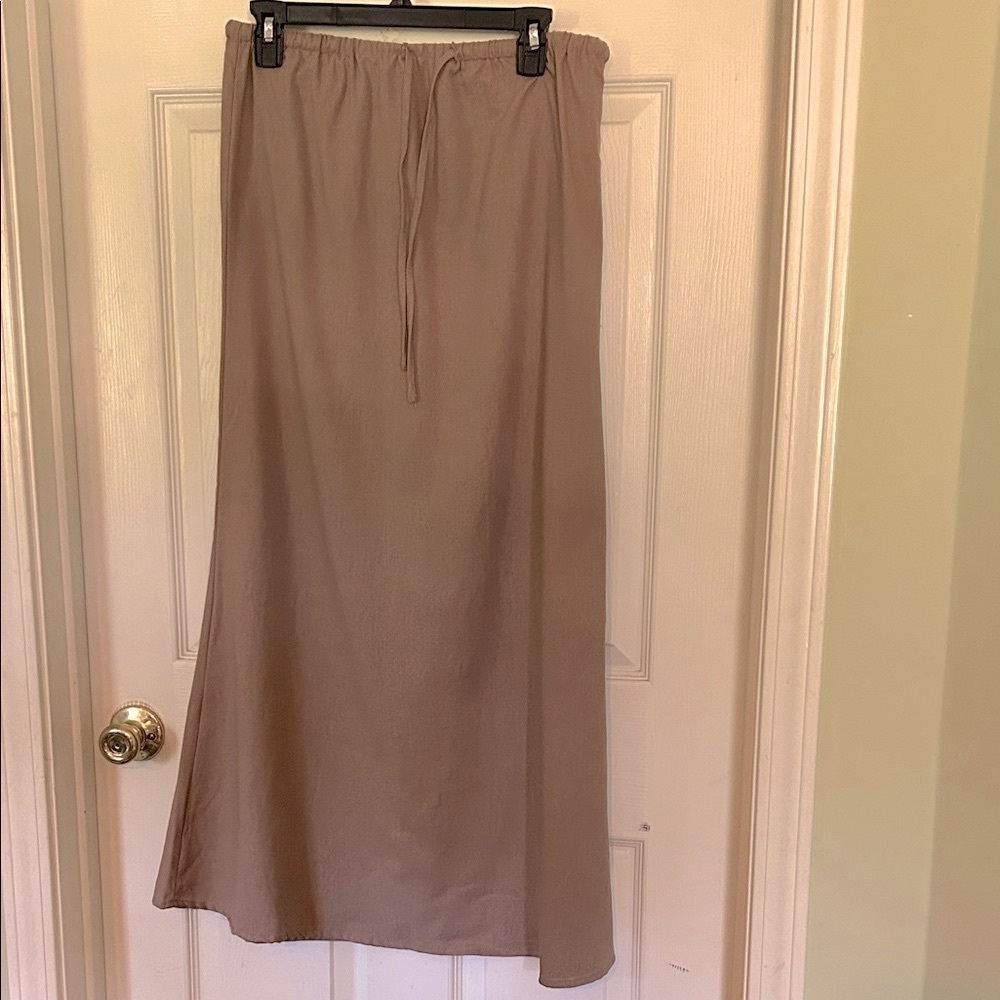 Elegant Tan Women's Skirt